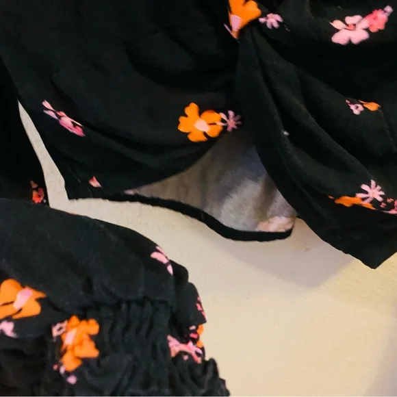 Urban Outfitters Madison Twist-Front Cropped Blouse / Black Floral - Picture 5 of 7